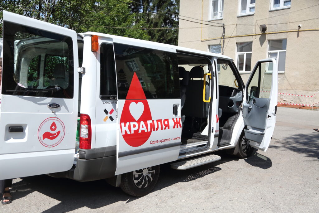 Blutspendefahrzeuge für die Ukraine