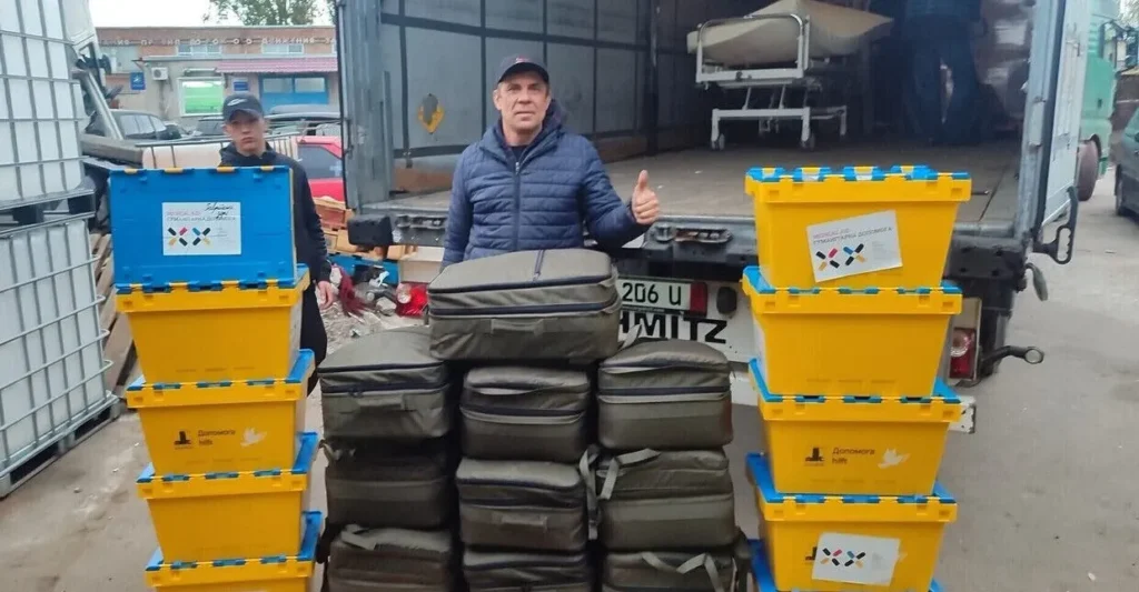 Mitarbeiter des BGK mit Hilfslieferungen für die Ukraine