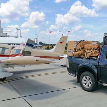 Rescue Backpacks Lieferung per Flugzeug